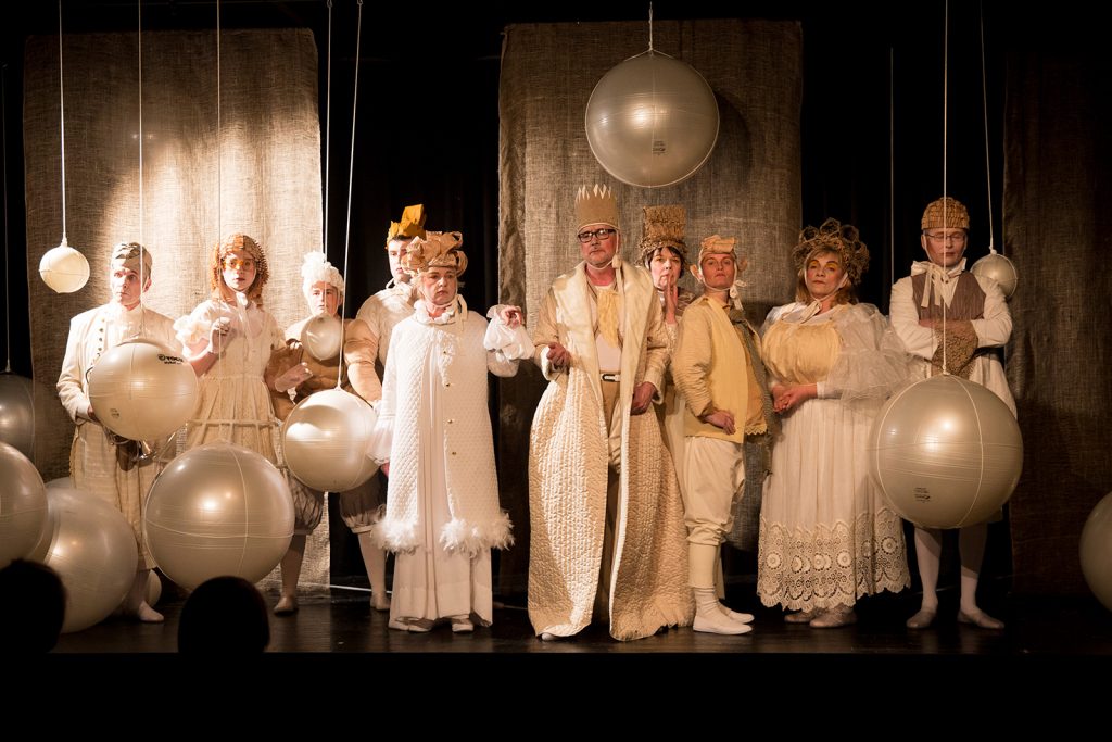theater im enovum in Lüneburg Theaterstück Yvonne die Burgunderprinzessin